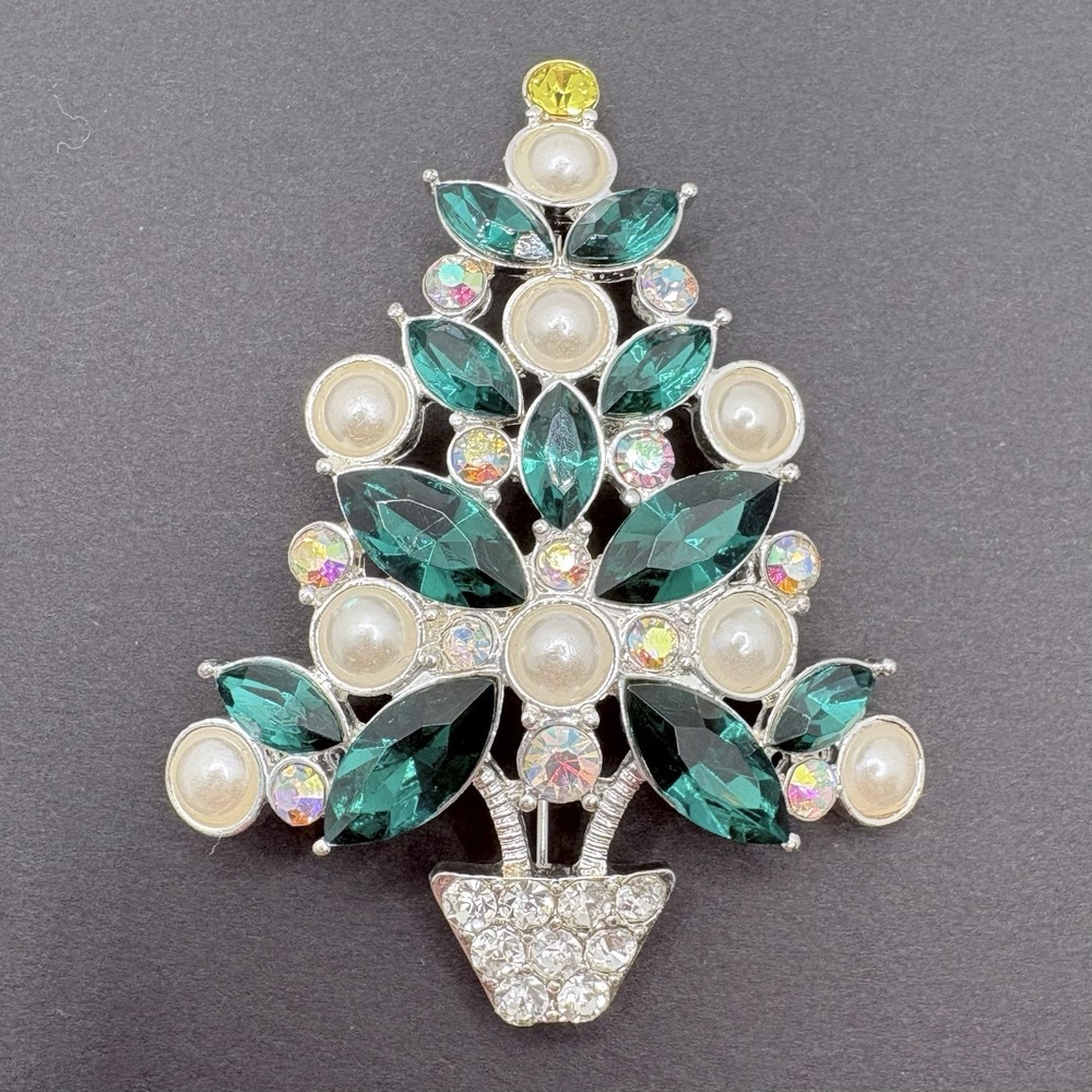 Avon 2011 Christmas Tree Brooch Green Crystals Aurora Borealis Faux Pearls 2.5"